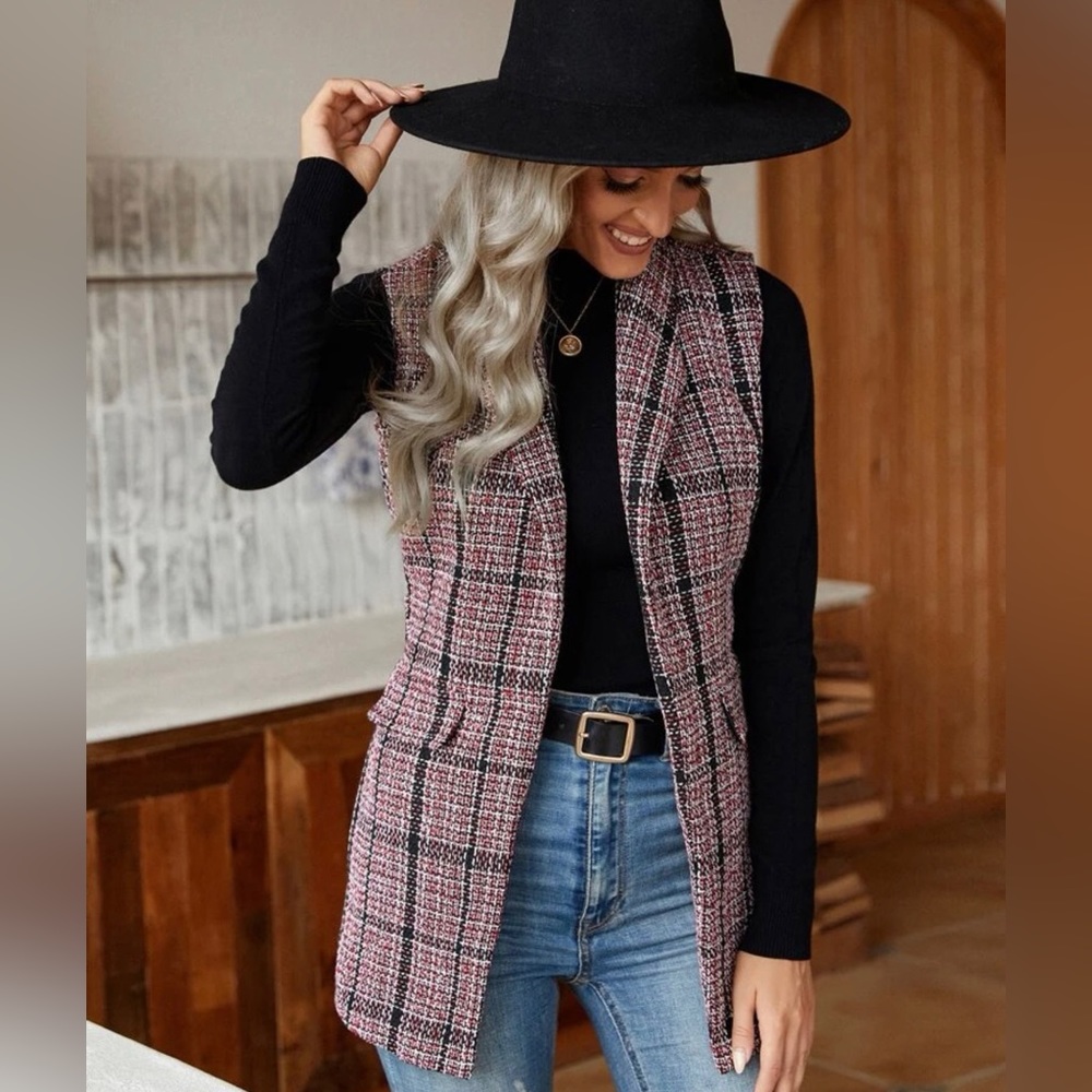 Sleeveless plaid tweed overcoat
